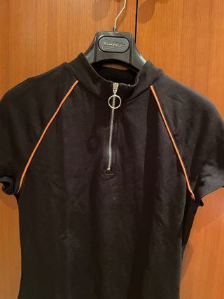 Vestido deportivo H&M negro con detalles naranja