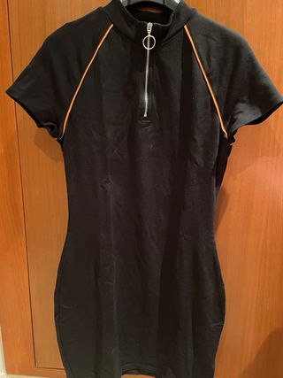 Vestido deportivo H&M negro con detalles naranja