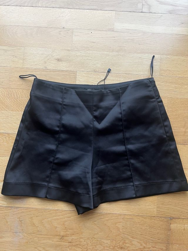 Pantalón corto satinado Zara negro