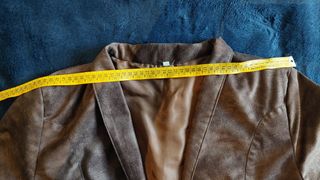 Torera marrón corta