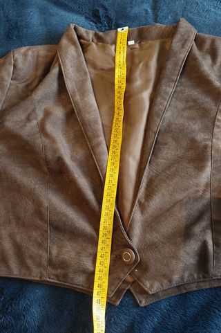 Torera marrón corta