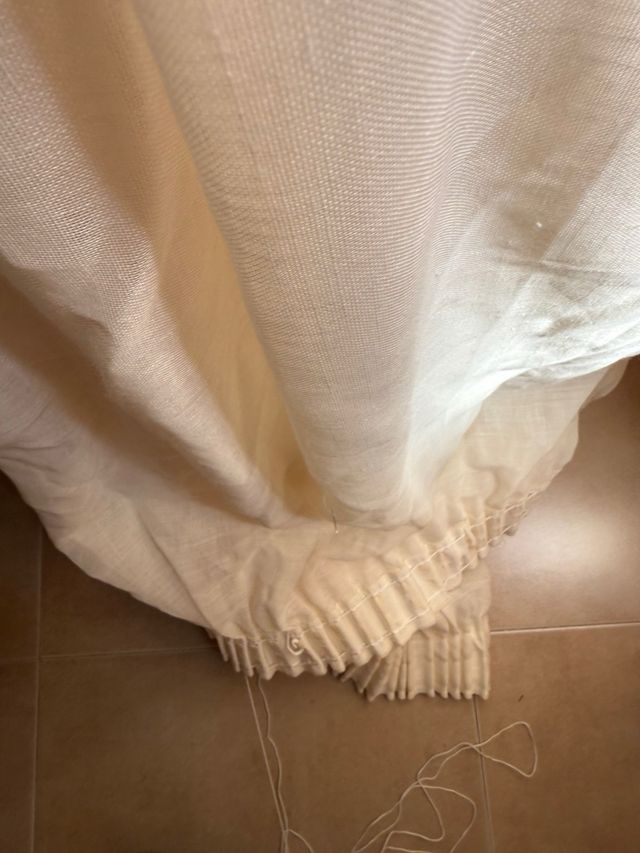 Por mudanza vendo Cortina de lino beige y blanco