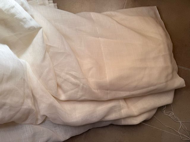Por mudanza vendo Cortina de lino beige y blanco