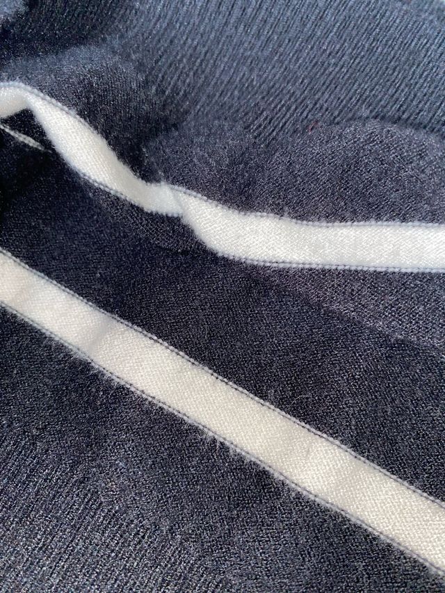 Jersey cuello alto rayas blancas y negras