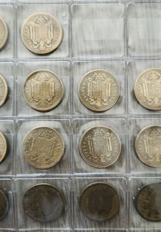 Gran lote de 157 monedas de 1 peseta del año 1944,