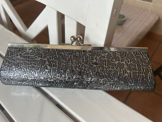 Cartera de fiesta negra y plateada