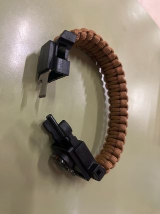 Pulsera Supervivencia 10 en 1 Negra