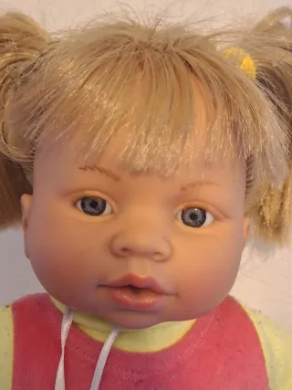 Bambola interattiva morbida