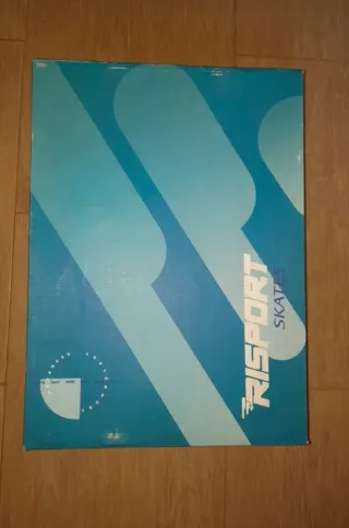 Pattini bianchi risport taglia 32 con scatola