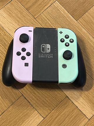 Nintendo Switch OLED + 4 Giochi + Accessori