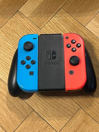 Nintendo Switch OLED + 4 Giochi + Accessori