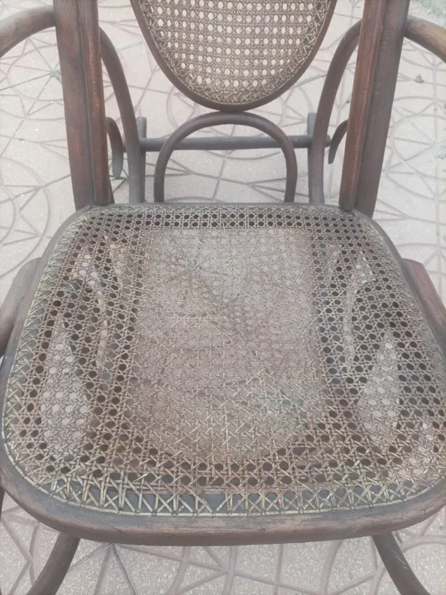 Mecedora de ratán y madera