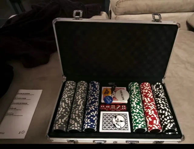 Maletín Póker 300 Fichas, Dados y Cartas