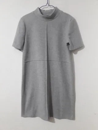 Vestido Zara gris cuello alto manga corta