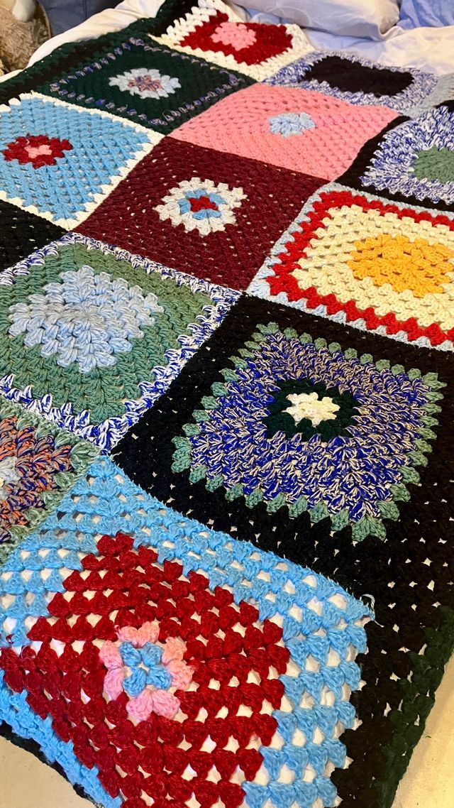 Copriletto fatto a mano stile granny square