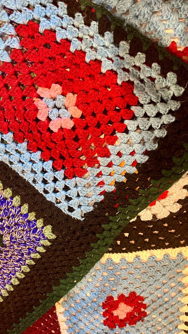 Copriletto fatto a mano stile granny square