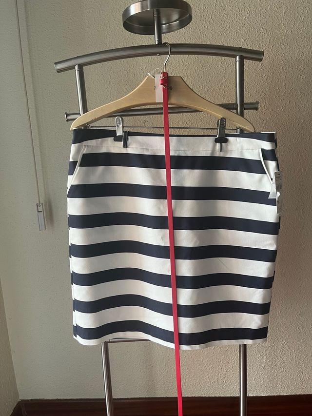 Falda de rayas azul y blanco