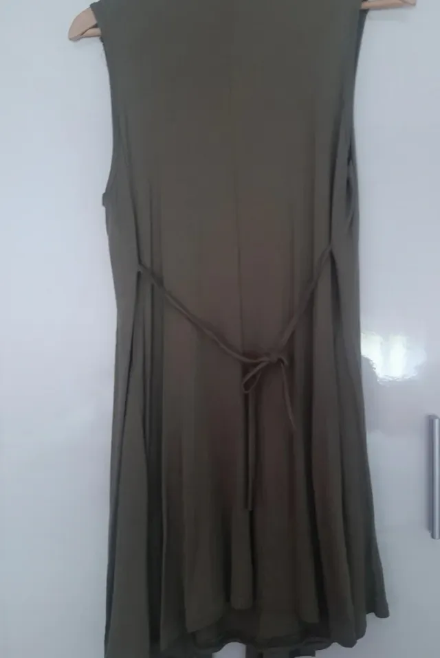 Vestido verde con pedrería