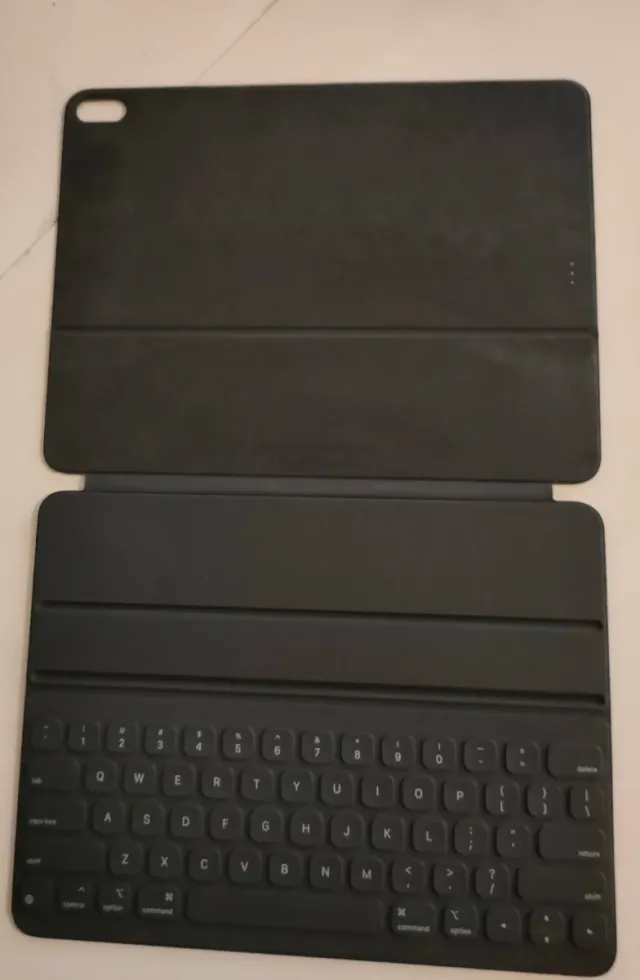 Teclado Magic  Apple 12.9 A2039 Negro