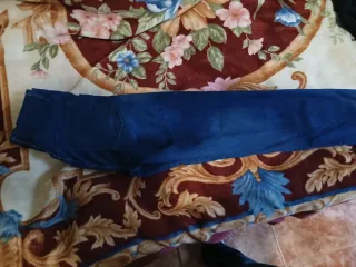 Pantalones vaqueros desgastados