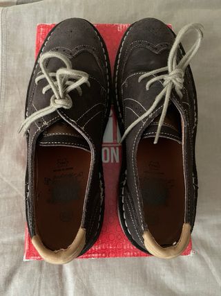 Zapatos niño. Ante marrón. XTI. T38