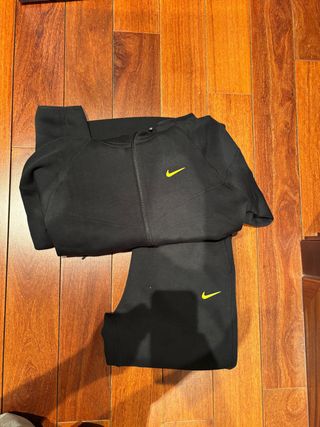 Conjunto Nike Tech Fleece Nocta Negro