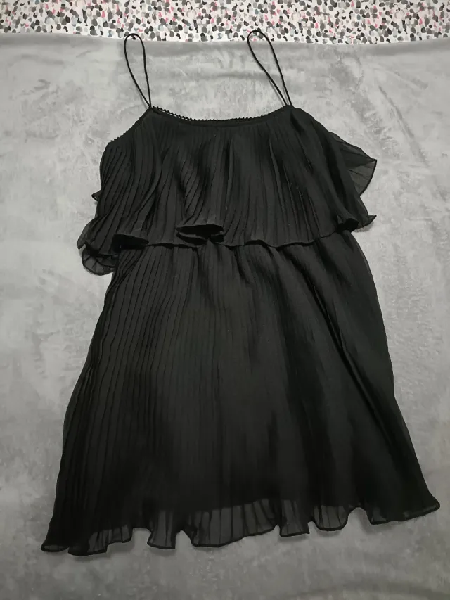 Vestido negro Zara volantes