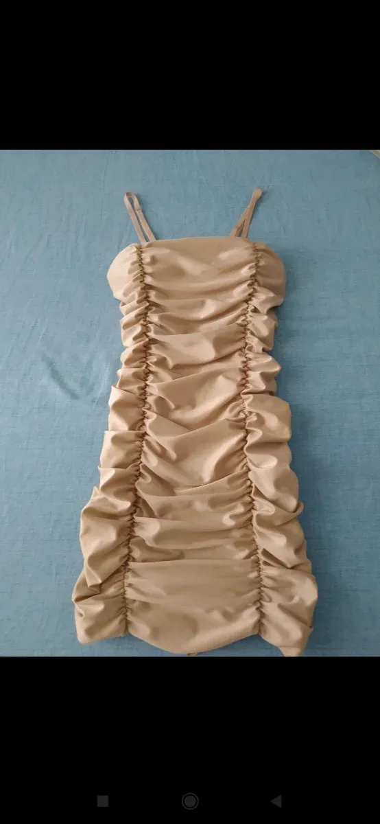 Tubino dorato con rouches