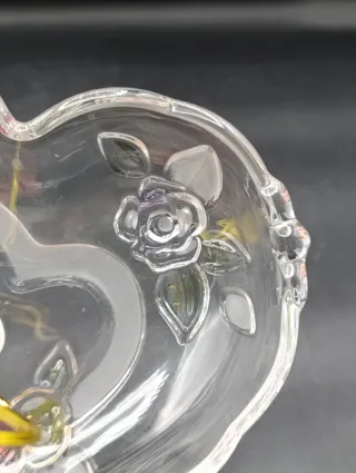 Bandeja Corazón de cristal con asa dorada