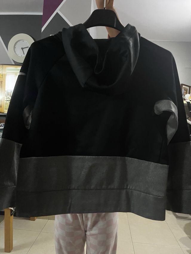 Sudadera Nike Negra y Gris talla 8/10
