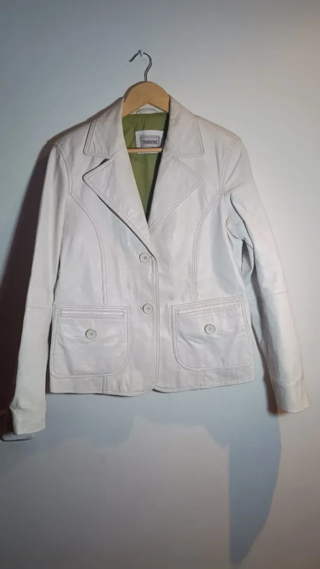 Chaqueta de cuero blanca