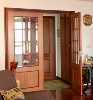 Puerta de salón de madera con cristal, buen estado