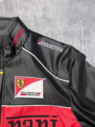 Chaqueta Ferrari F1 Negra y Roja