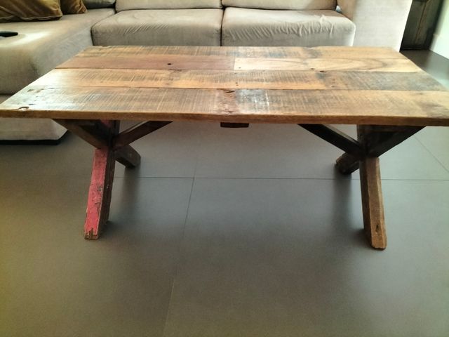 Mesa de centro rústica de madera