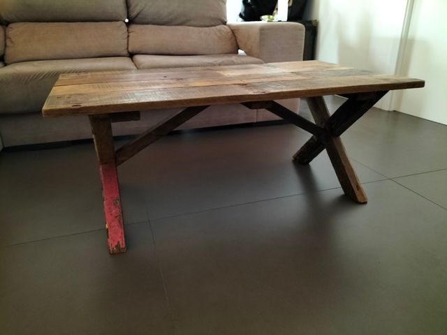 Mesa de centro rústica de madera