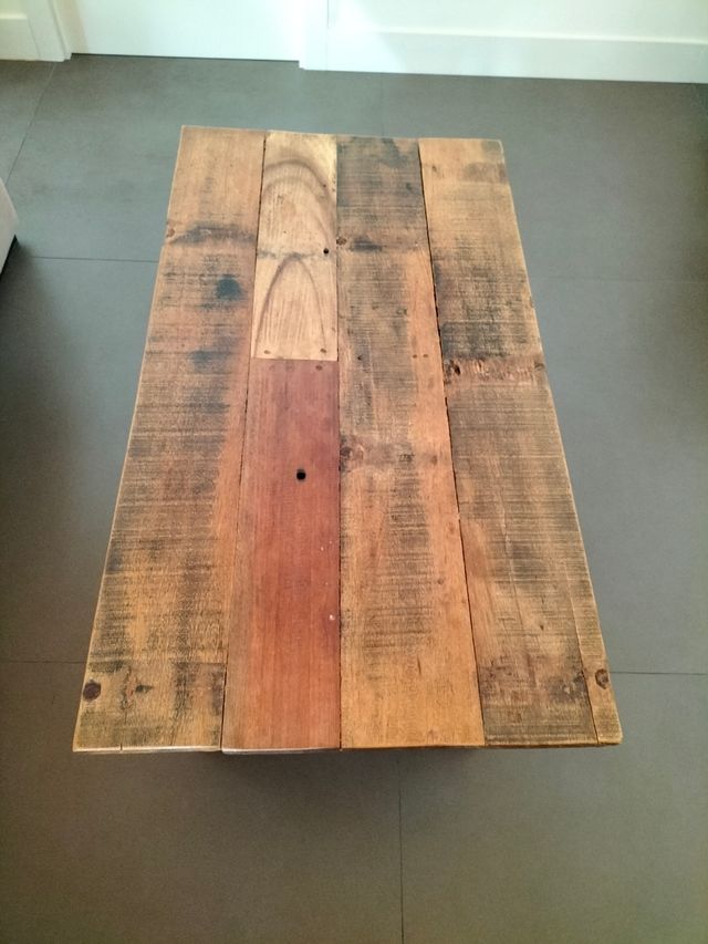 Mesa de centro rústica de madera