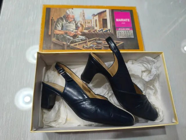 Zapatos Mariate tacón corto azul oscuro