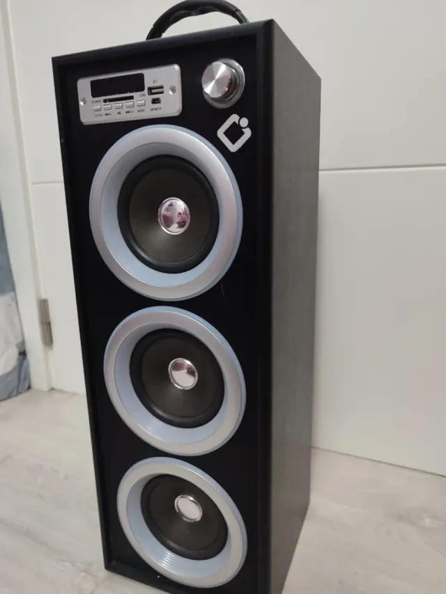 Torre de altavoz para música.