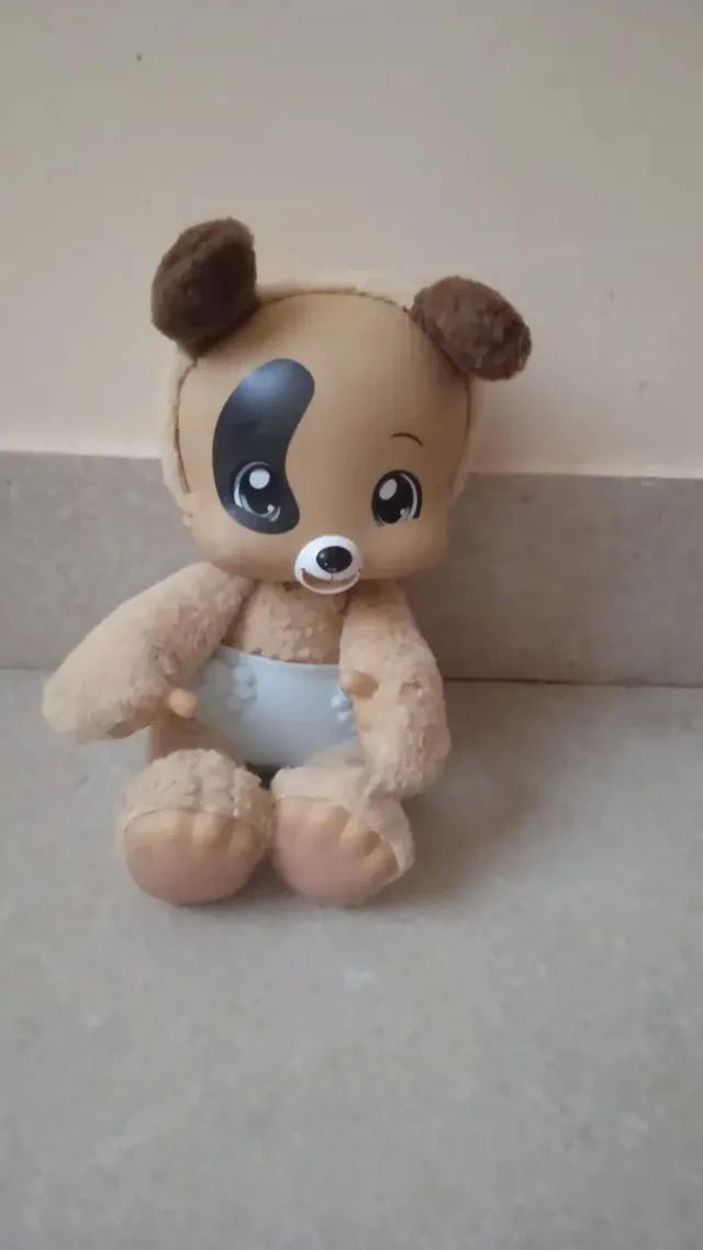 Perro de peluche con pañal parlante