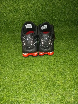 Nike Shox R4 Supreme Negro/Rojo Sin Usar