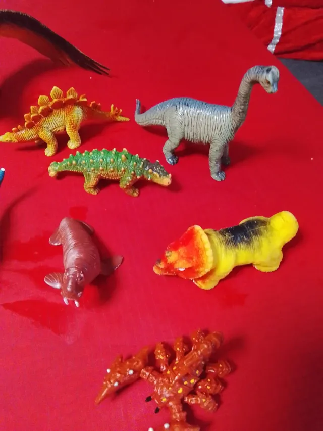 Lote Figuras Dinosaurios y Águila