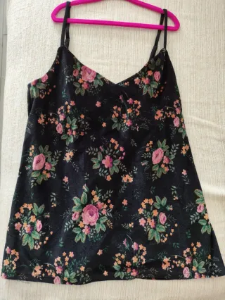 Top floral terciopelo Stradivarius