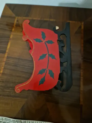 Slitta natalizia in legno decorata