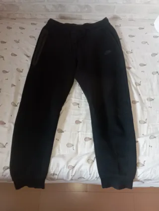 Pantalón Nike Tech Negro