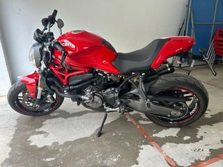 Ducati Monster 821 Roja