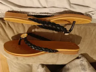 Chanclas mujer verano negras y doradas