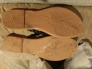 Chanclas mujer verano negras y doradas