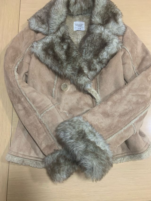 Zapatos de tacón rojos con transparente