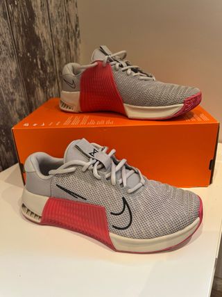 Nike Metcon 9 Gris/Rosa 40