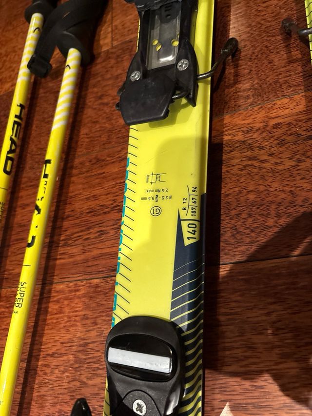 Esquís Wedze 140cm + Bastones Head 105cm